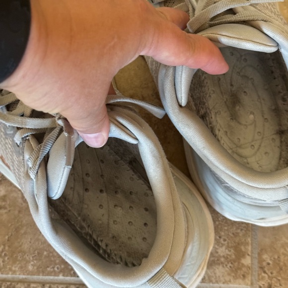Hoka Woman’s size 6B running shoes